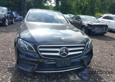 2019 Mercedes-Benz E 300 4Matic z USA, uszkodzony, nr VIN WDDZF4KB4KA533807